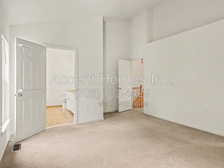 21217 Millwood Sq — Photo 15
