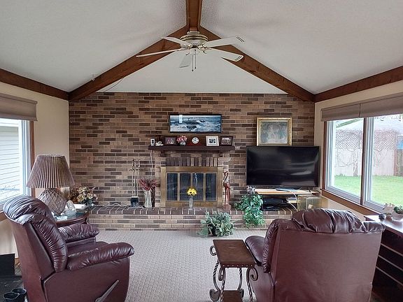 family room vaulted w/FP