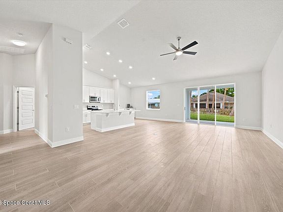 5th image of 824 Taluga Ave SE