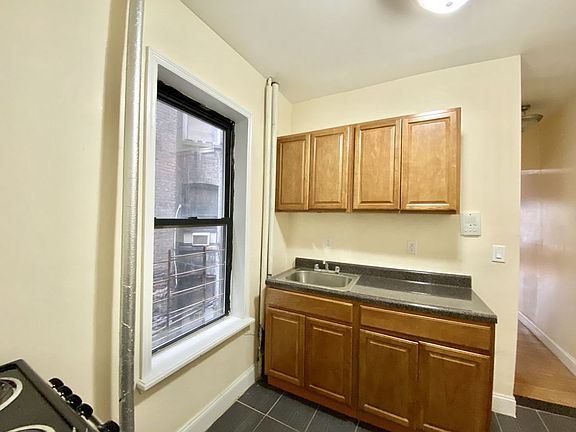 5th image of 24 Saint Nicholas Pl #1A