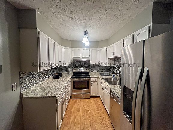 3rd image of 609 Shearwood Forest Dr