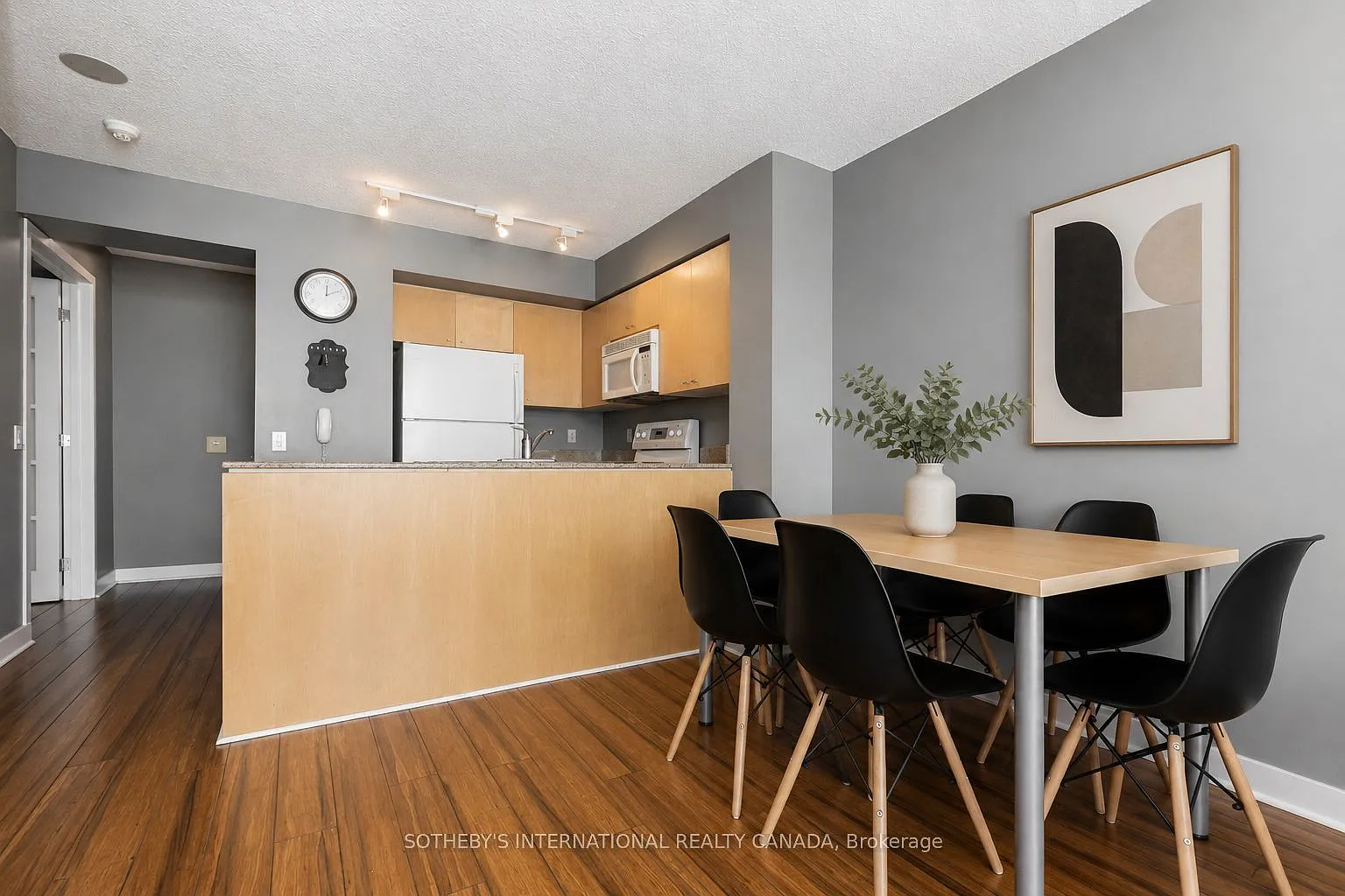2 bed, $2,650 — Photo 4