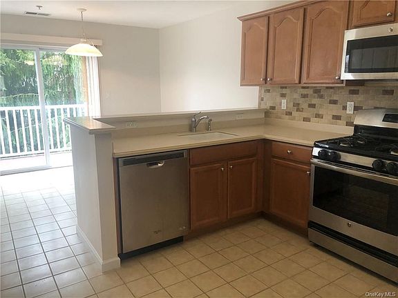4th image of 25 Fairways Dr Unit 5