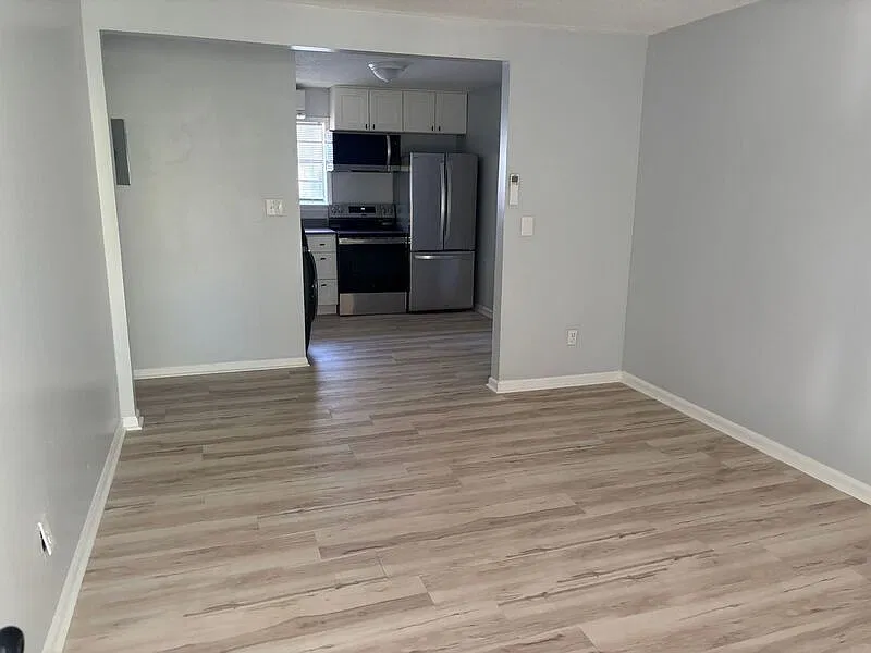 2 bed, 1.0 bath, 729 sqft, $875 — Photo 2