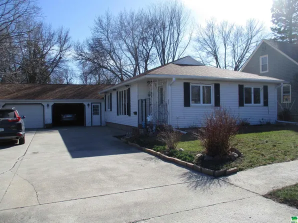 522 E Main St, Laurens, IA 50554