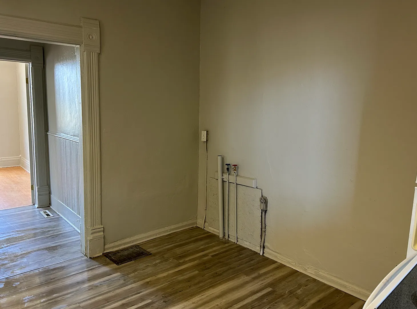 279 W Railroad Ave, Price — Photo 2