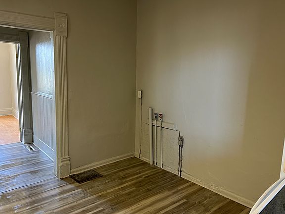 2nd image of 279 W Railroad Ave