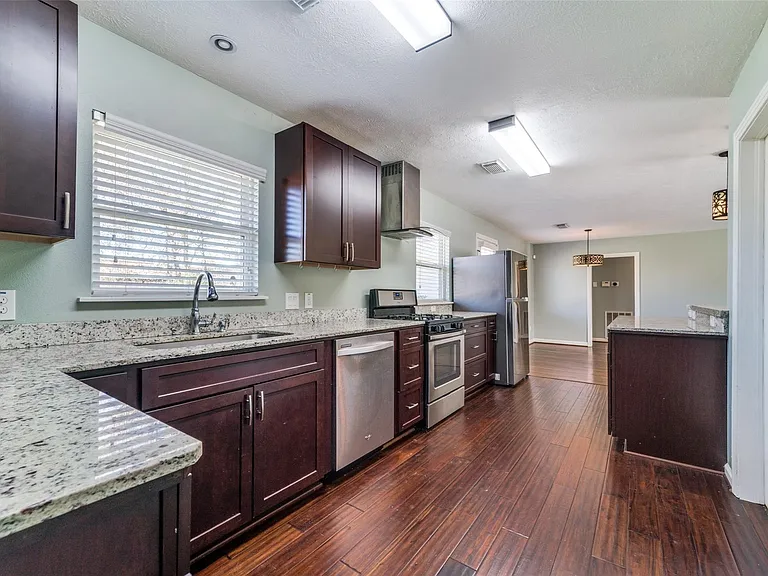 4502 Brookwoods Dr — Photo 7