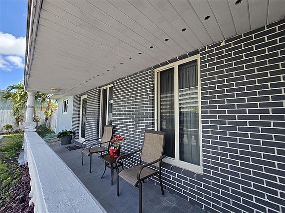 2nd image of 1110 NE 185th St