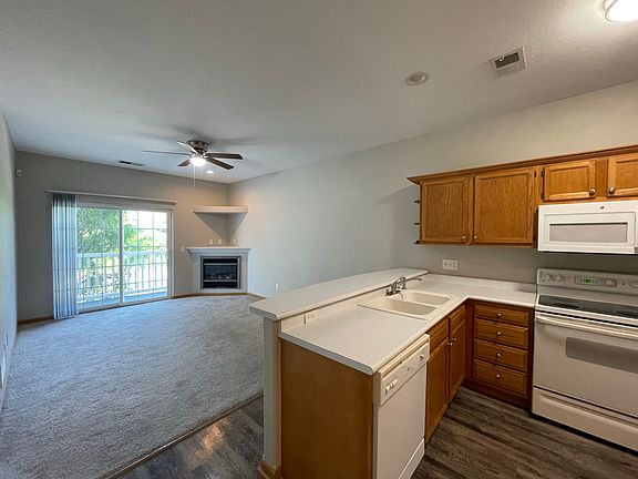 Standard-Style Layout Living Room