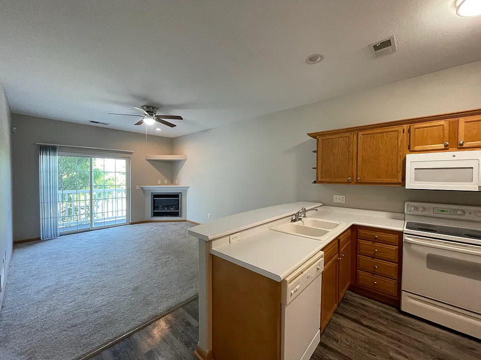 Standard-Style Layout Living Room