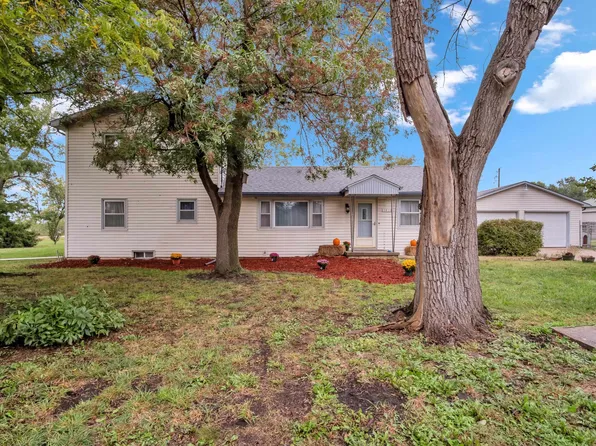 1416 E 9th St, Newton, KS 67114
