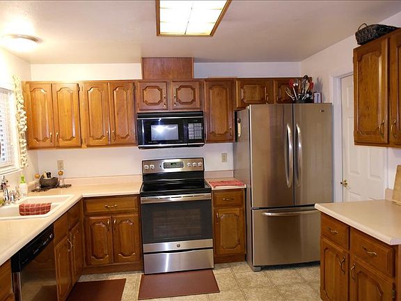 5th image of 1644 Howard Dr