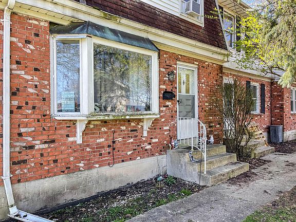 3rd image of 204 Berwick Dr