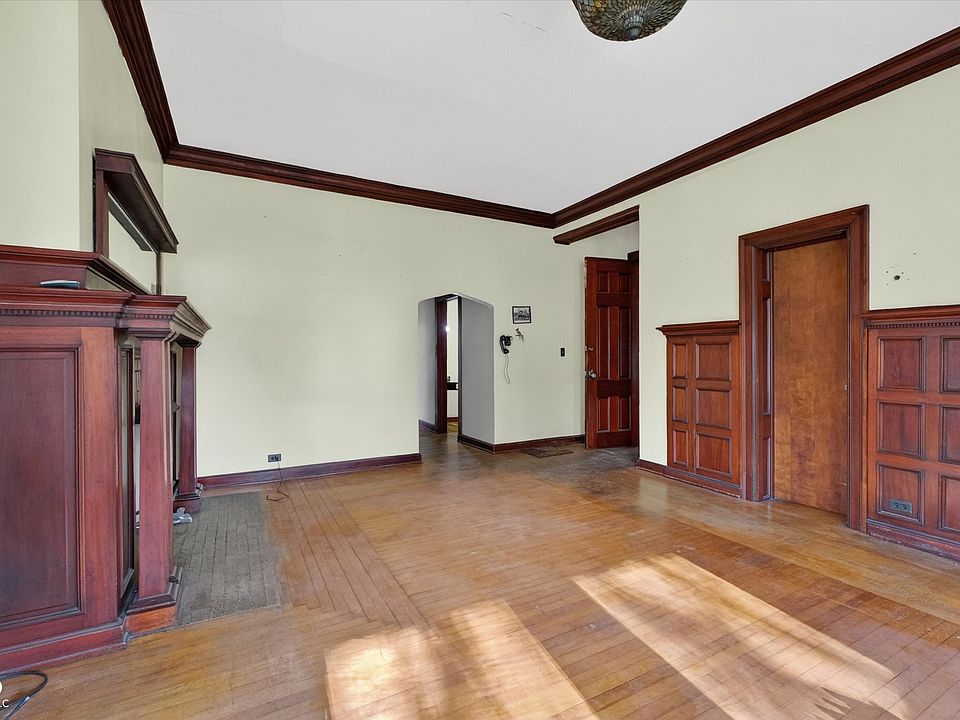 7th image of 720 Woodruff Place West Dr