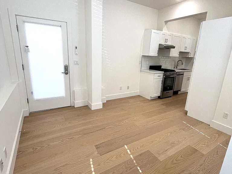 1201 12th Ave #16 — Photo 2