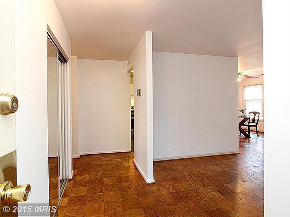 4th image of 868 Quince Orchard Blvd #20