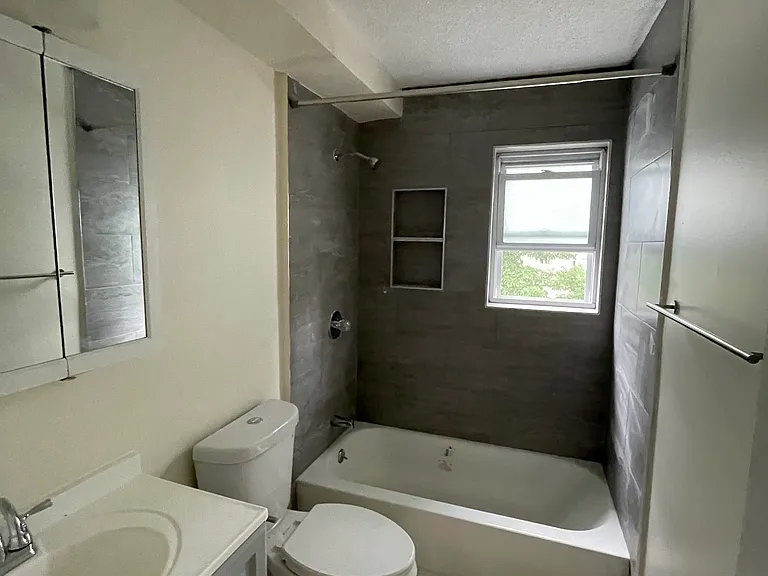 53 Sheridan Ave #2D — Photo 8