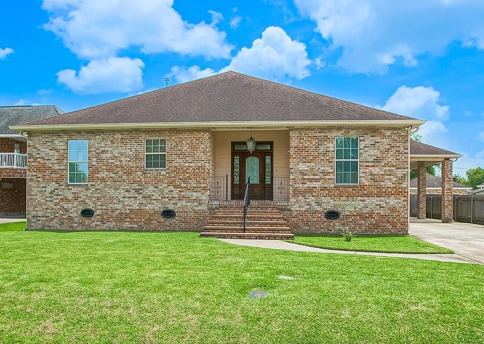 1st image of 143 Oak Manor Ln