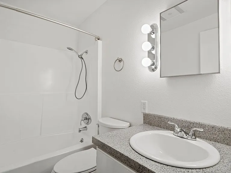 Park Ridge Apartments — Photo 68