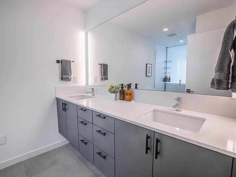835 S Cloverdale St #B — Photo 9