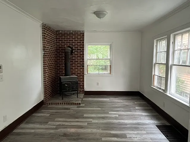 821 Bay St — Photo 5