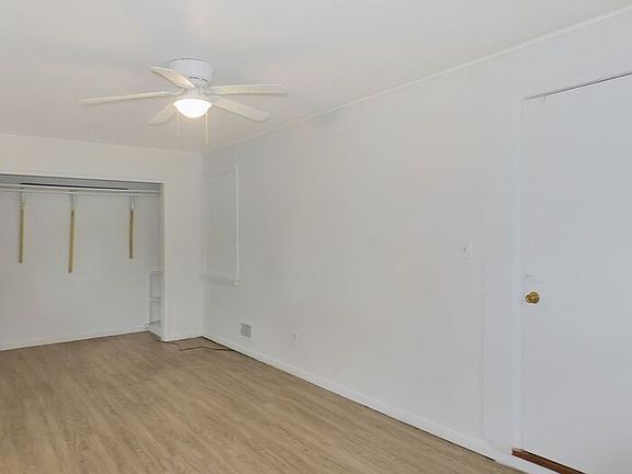 3rd image of 46587 Midway Dr
