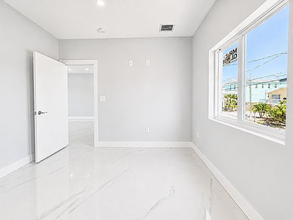 3rd image of 31569 Avenue D