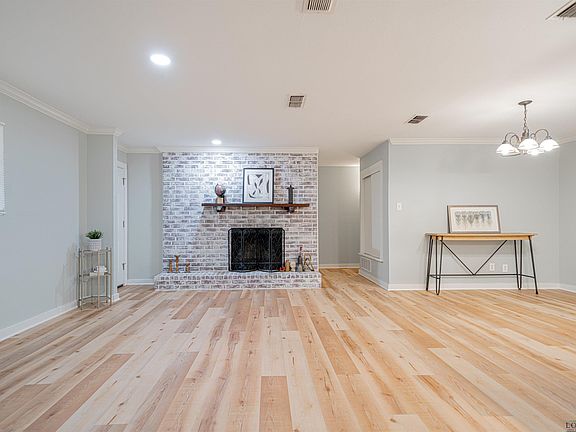 5th image of 1106 E Birdsong St