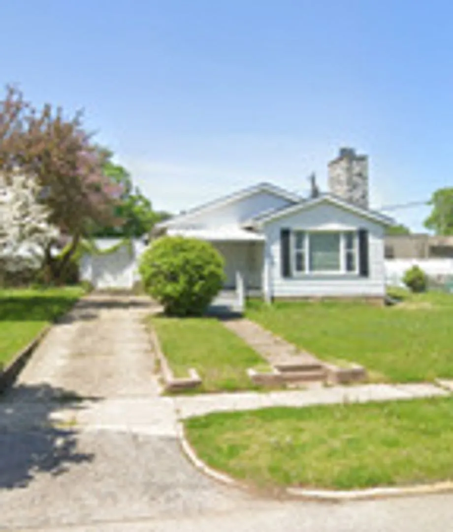 2 Bedroom Country Charm in Elkhart — Photo 1