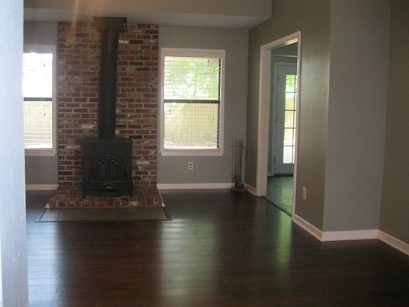 5th image of 111 Hastings Dr