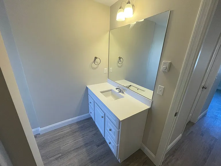 129 Kenoza Ave — Photo 17