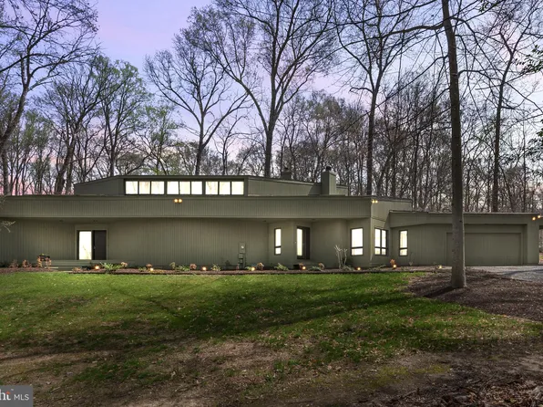 10116 Walker Woods Dr, Great Falls, VA 22066