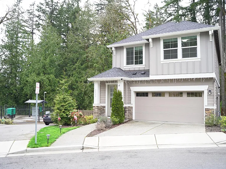 22300 SE 43rd Pl — Photo 3