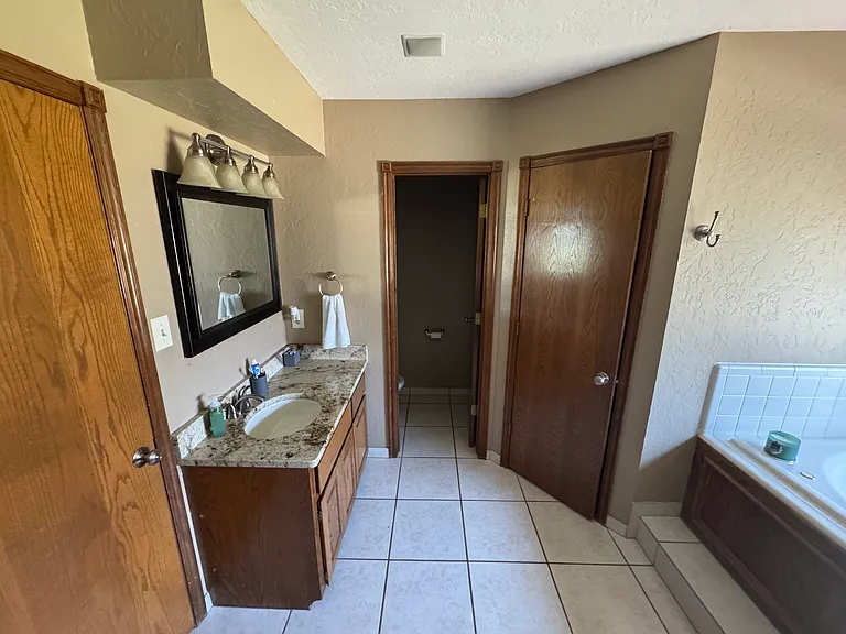 806 NW Seaton Pl — Photo 11