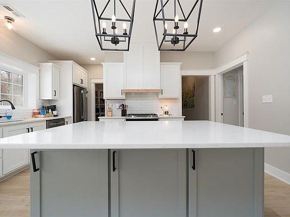 2nd image of 1026 Toms Branch Rd