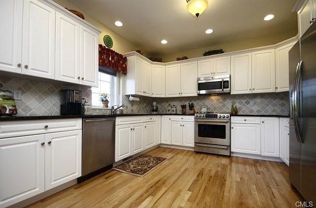 2nd image of 155 Long Meadow Hill Rd