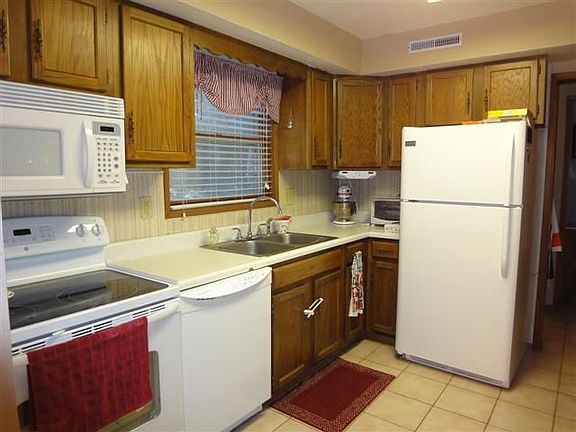 2nd image of 702 Garden Ave