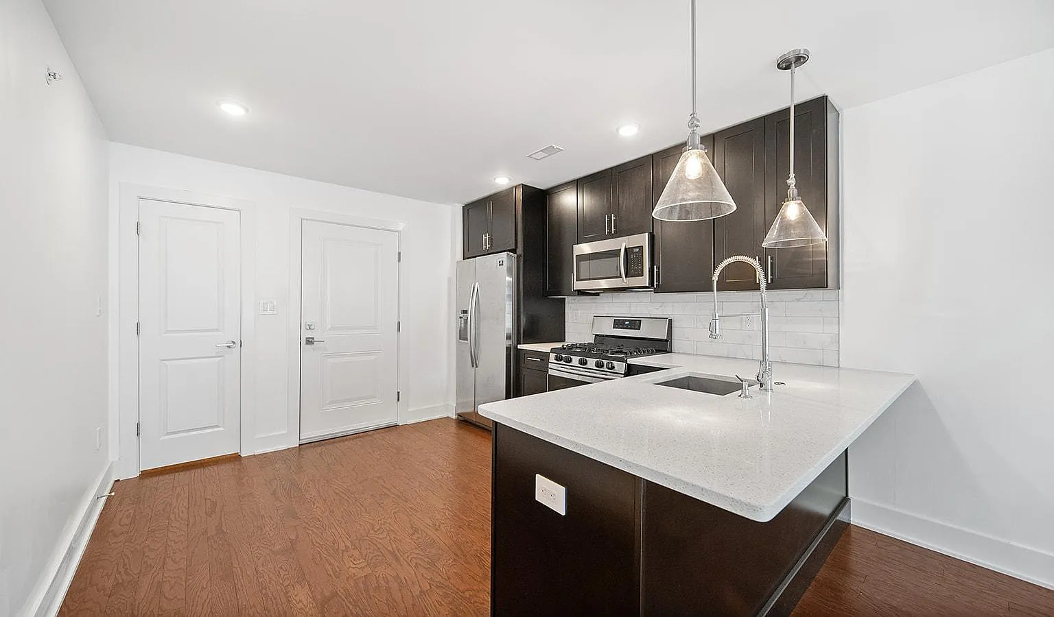 2 bed, 1350 sqft, $1,900 — Photo 4
