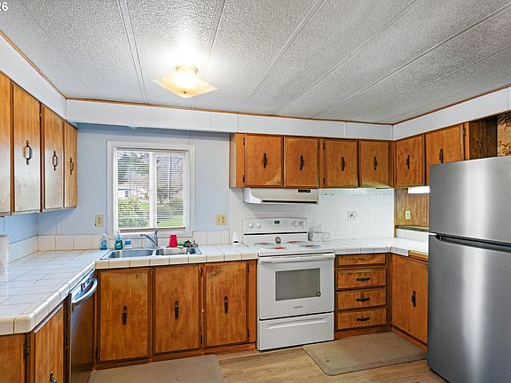 3rd image of 7080 Thurston Rd Space 2