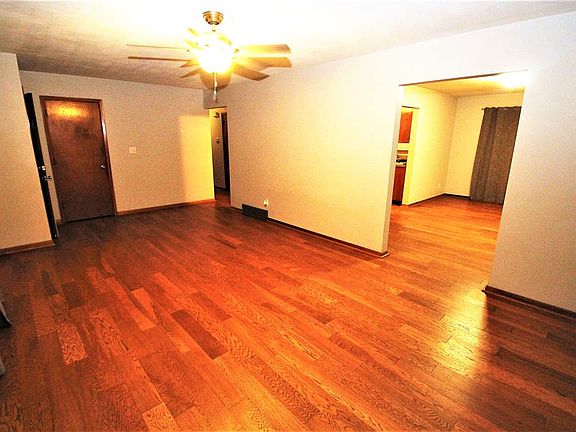 2nd image of 2804 Woodside Dr