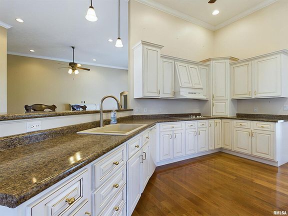 3rd image of 1006 Maridon Ave