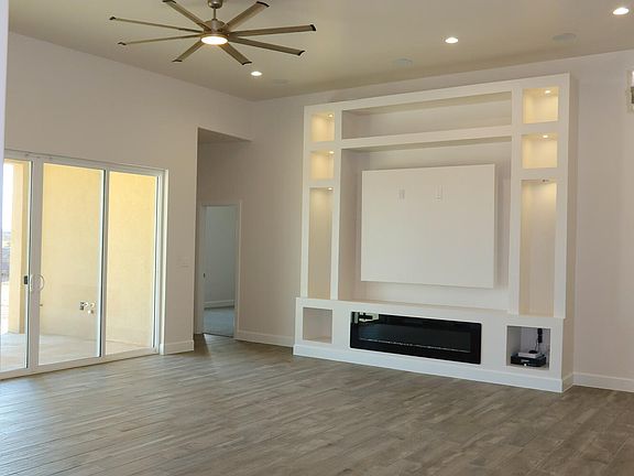 3rd image of 15100 Hinojos Ave