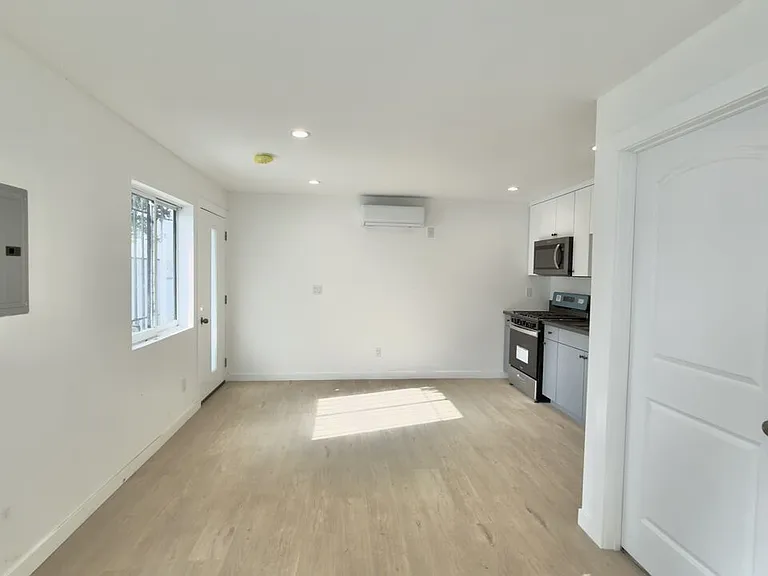 1732 Crenshaw Blvd #9 — Photo 1