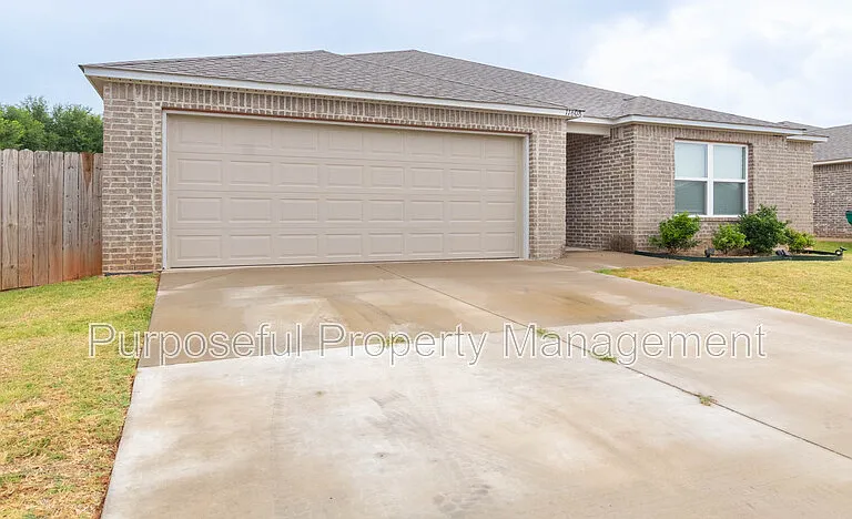 11608 NW 95th St — Photo 3