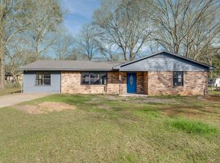 303 Ricky Dr, Palestine, TX 75803