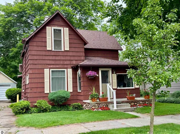 1009 1st Ave, Cadillac, MI 49601