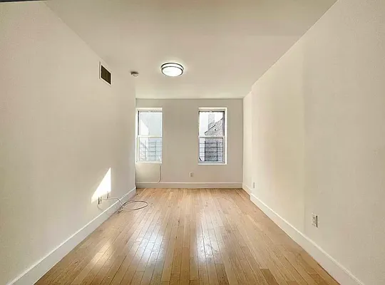 Rented by Bruma Realty LLC | media 6