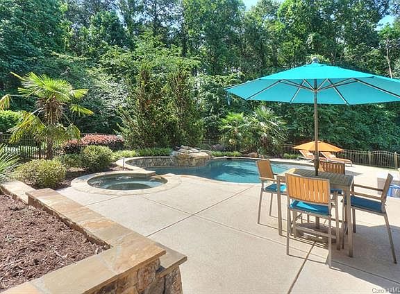 3rd image of 123 Freshwater Ln