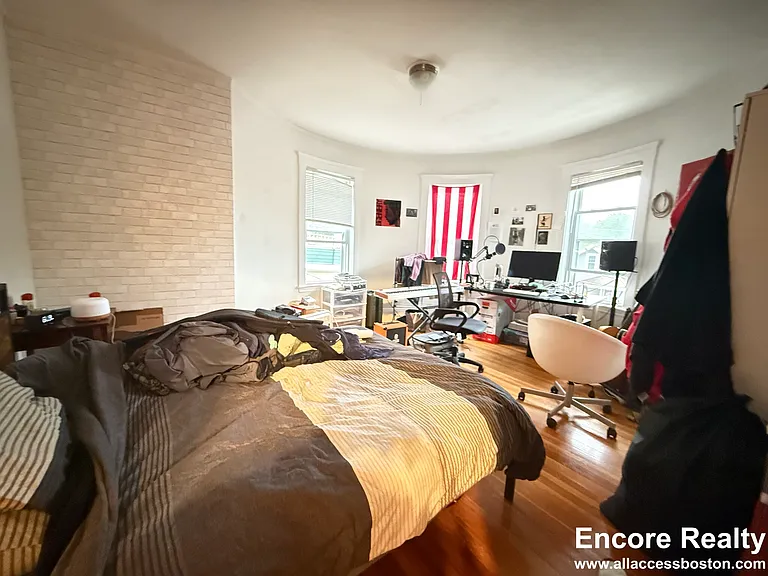 98 Brooks St — Photo 15